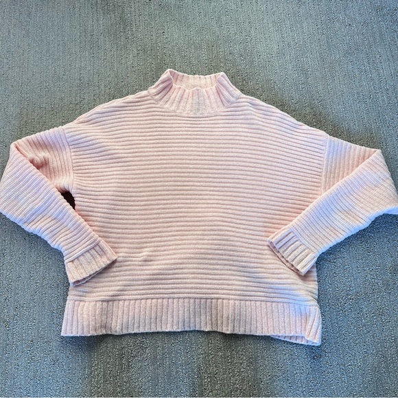 Forever 21 Sweaters - Forever 21 salmon color horizontal turtleneck knit sweater